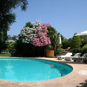 https://lamandari.fr-provencehotel.com